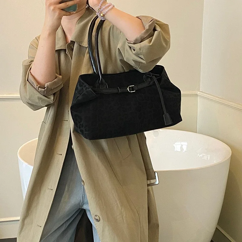 Luxury Bags For Women Sale - กระเป๋าสะพายไหล่ลายเสือดาว ดีไซน์เยาว์หวาน พร้อมหูหิ้วแบบเย็บด้าย รุ่นปี 2026 ขายดี