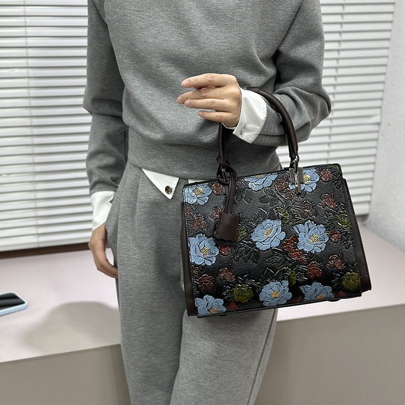 Quiet Luxury Bags Tote - กระเป๋าโท้ทลายดอกไม้ 3 มิติ สไตล์วินเทจ หรูหรา หนัง
