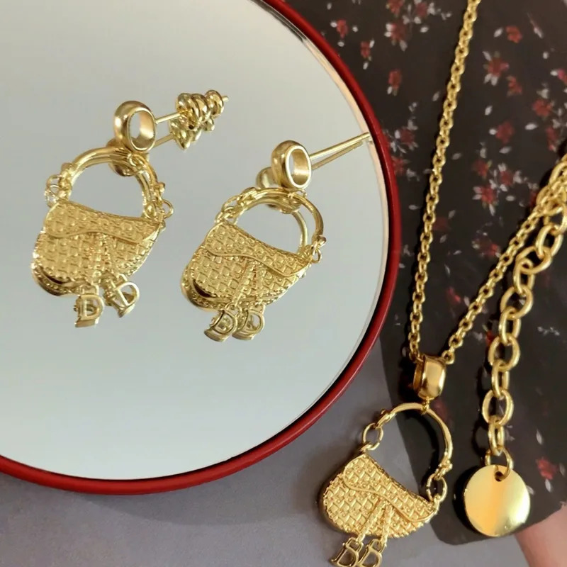Luxury Bags For Women Sale - ต่างหูและสร้อยคอแบบจี้รูปทรงอานม้าชุบทองคำสไตล์ฝรั่งเศสสุดหรูจาก YISON ดีไซน์หรูหราอเนกประสงค์ ทันสมัย ขายดี