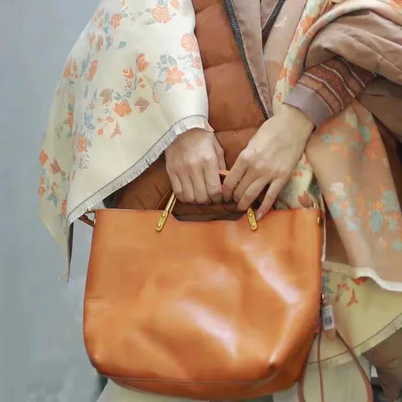 กระเป๋าหนังนิ่มสำหรับผู้หญิง ก - Structured Handbag Top Handle บทวิจารณ์และราคา