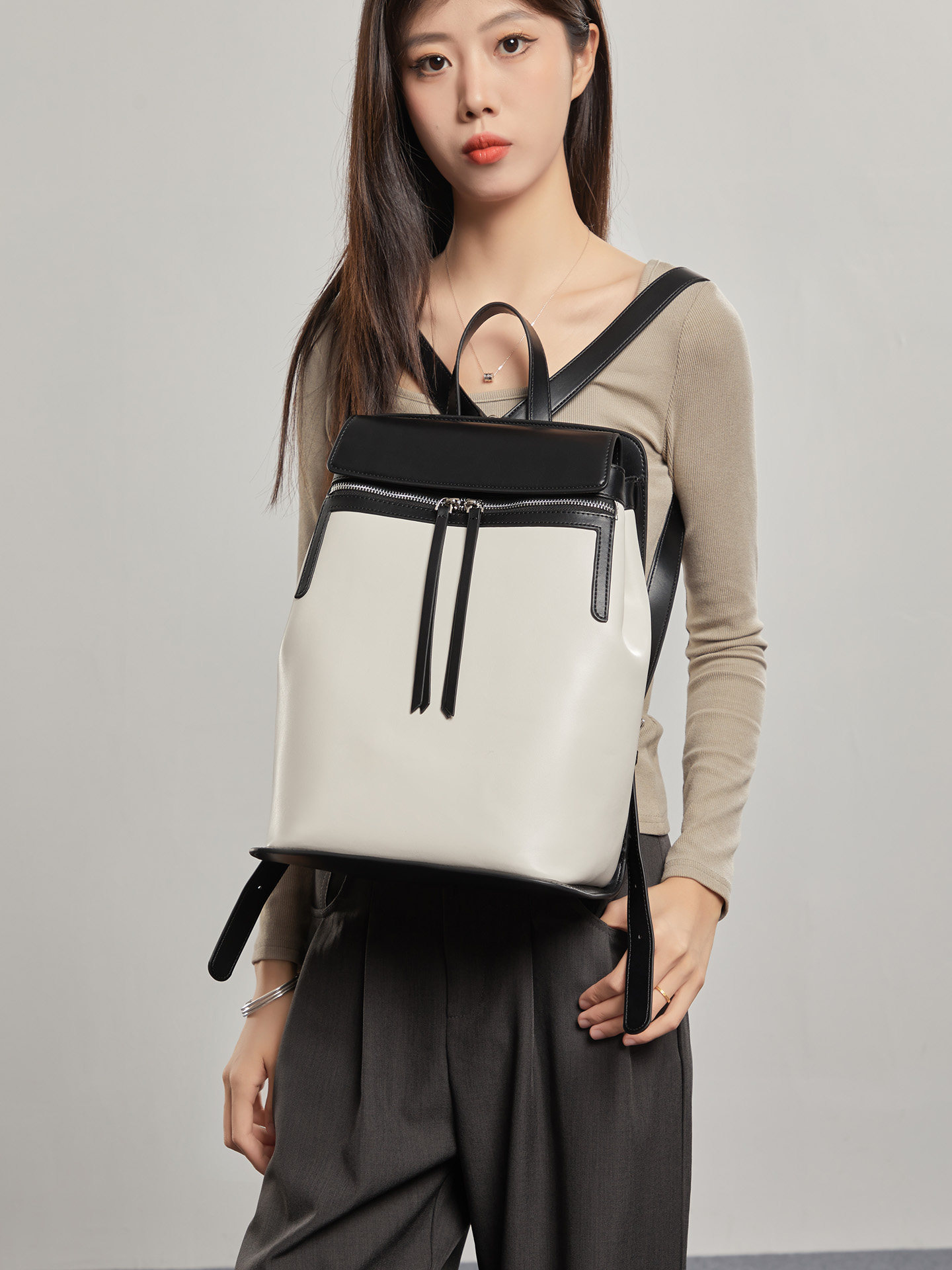 กระเป๋าเป้สะพายหลังแฟชั่นหรูหร - Luxury Zipper Bags บทวิจารณ์และราคา