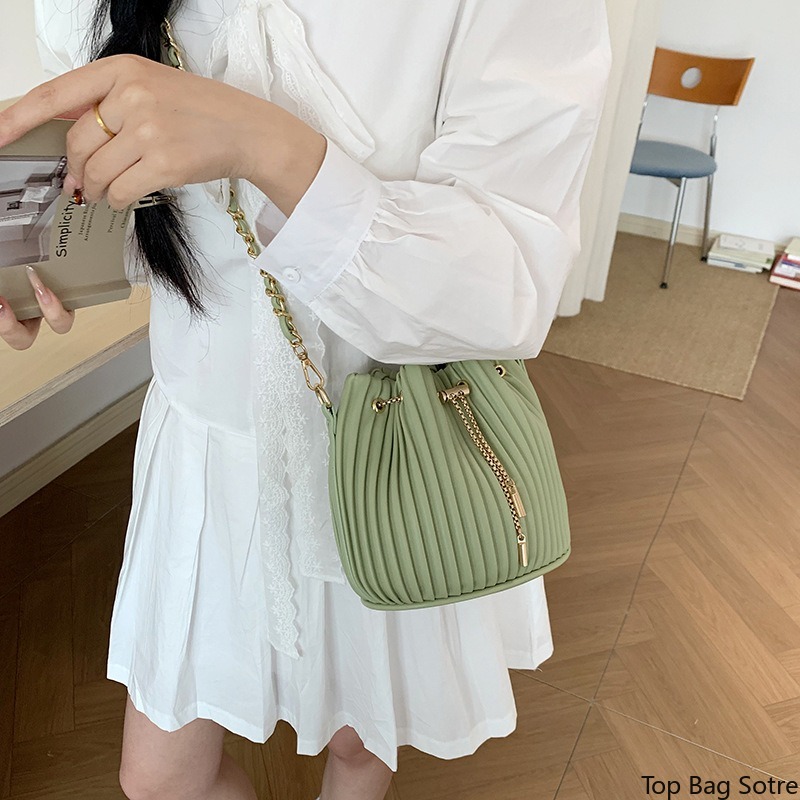 กระเป๋าสะพายข้างทรงถังสำหรับผู - Structured Handbag Top Handle บทวิจารณ์และราคา